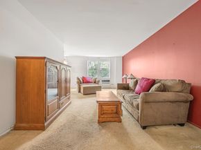 46-01 39th Avenue 106, Sunnyside NY 11104