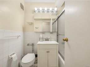 46-01 39th Avenue 106, Sunnyside NY 11104