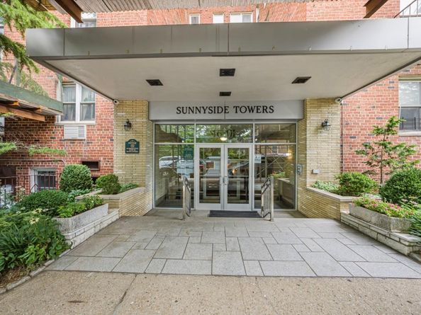 46-01 39th Avenue 106, Woodside NY 11104