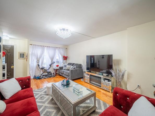 1720A Paulding Avenue, Bronx NY 10462