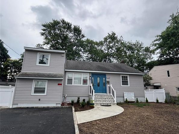 868 Oliver Avenue, Westbury NY 11590