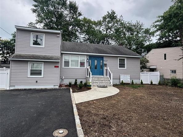 868 Oliver Avenue, Westbury NY 11590