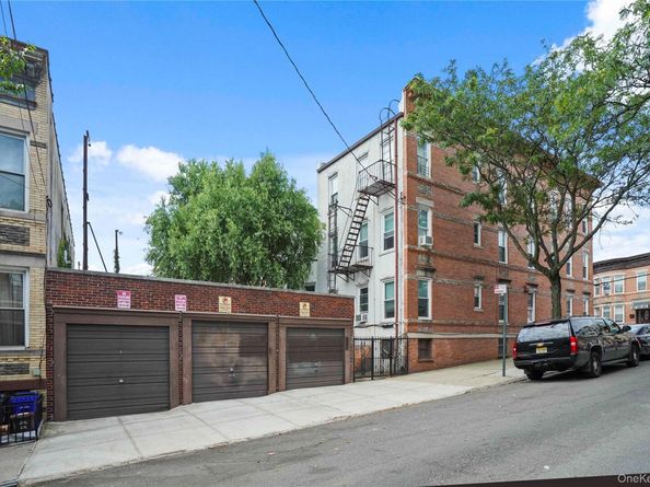 6046 Putnam Avenue, Ridgewood NY 11385