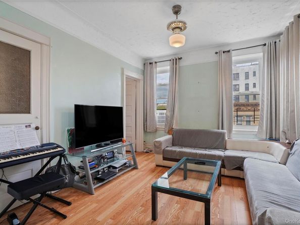 6046 Putnam Avenue, Ridgewood NY 11385