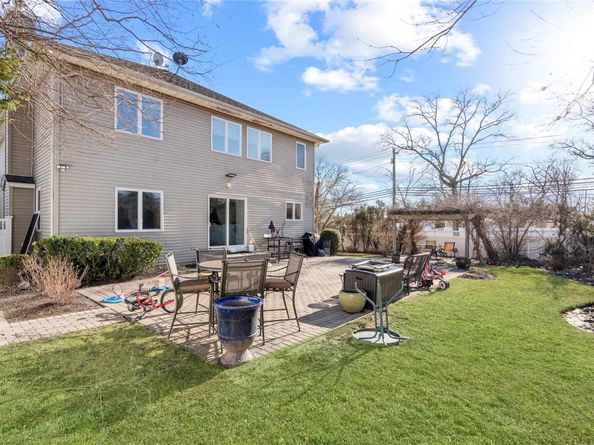 19 Howard Court, Plainview NY 11803