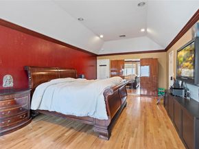 19 Howard Court, Plainview NY 11803