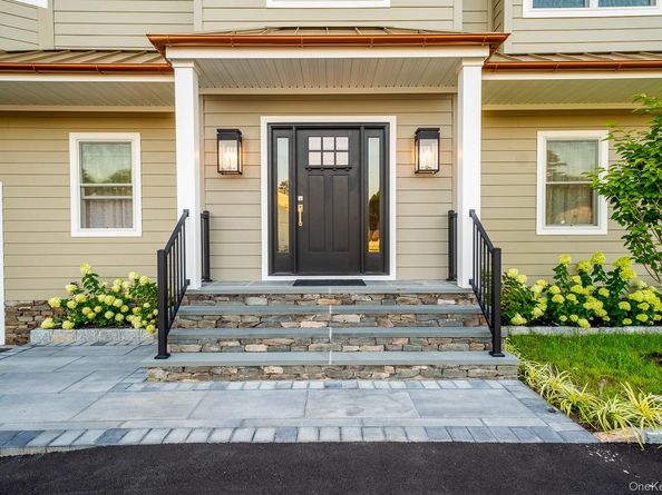 60 Ramble Lane, Levittown NY 11756