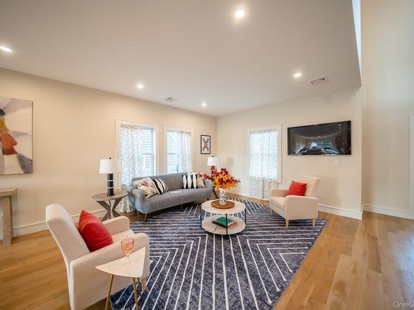 60 Ramble Lane, Levittown NY 11756