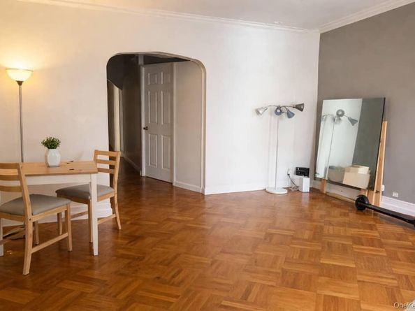 5024 39th Place, Sunnyside NY 11104