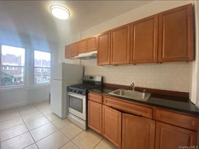 5024 39th Place, Sunnyside NY 11104