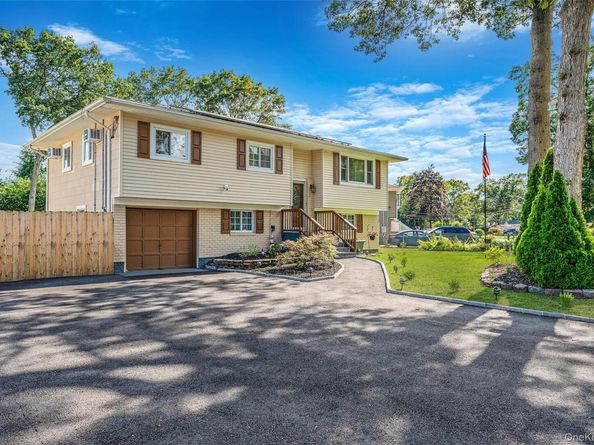 2 Alan Street, Holbrook NY 11741