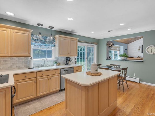 21 Drake Place, Northport NY 11768
