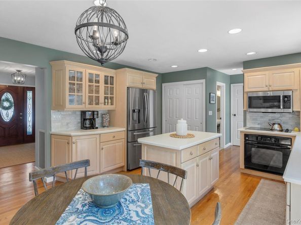 21 Drake Place, Northport NY 11768