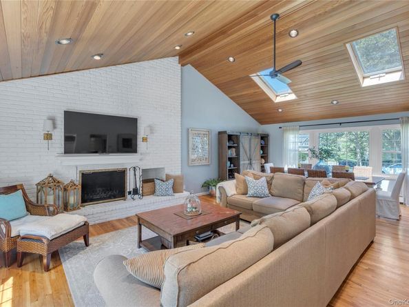 21 Drake Place, Northport NY 11768