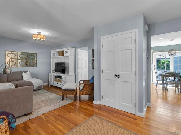 21 Drake Place, Northport NY 11768