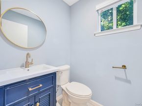 28 Niewood, Ridge NY 11961