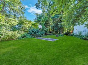 28 Niewood, Ridge NY 11961