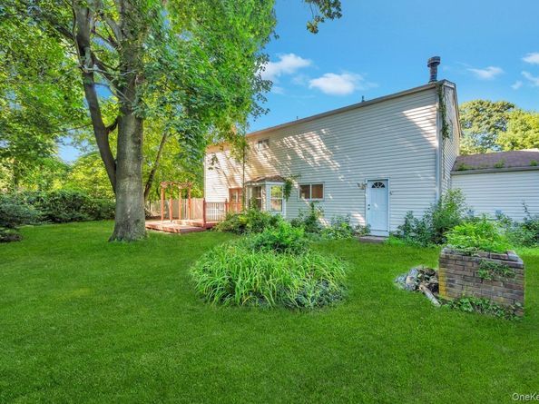28 Niewood, Ridge NY 11961