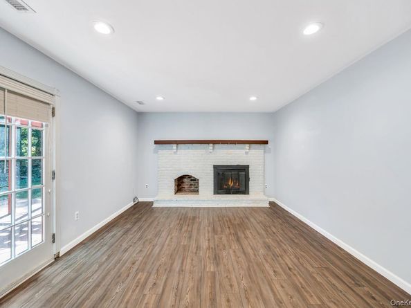 28 Niewood, Ridge NY 11961