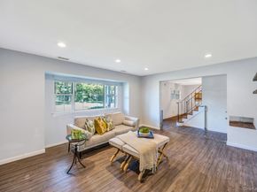28 Niewood, Ridge NY 11961