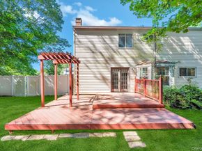 28 Niewood, Ridge NY 11961