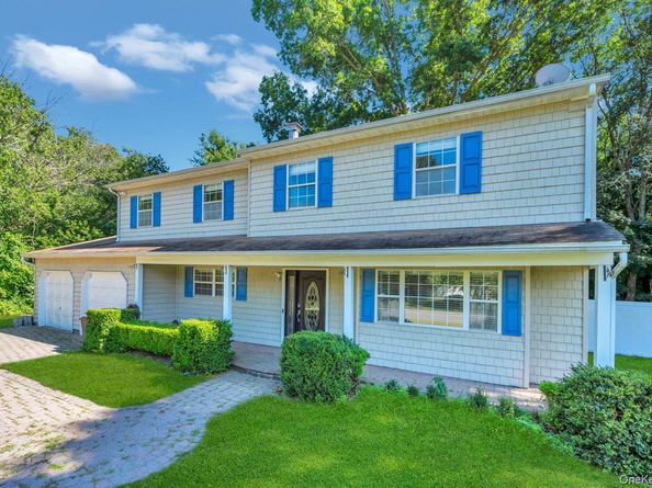 28 Niewood, Ridge NY 11961