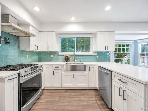 28 Niewood, Ridge NY 11961