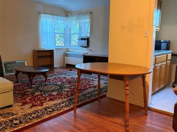 214-37 hillside Avenue B, Queens Village NY 11427