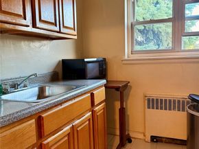 214-37 hillside Avenue B, Queens Village NY 11427