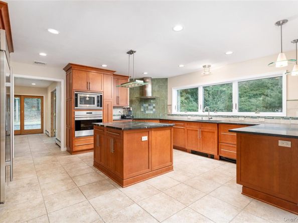 60 Valentine Road, Shoreham NY 11786