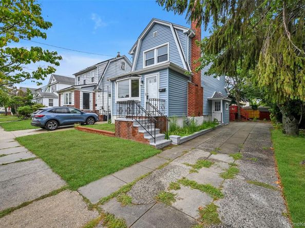 6 Pershing Avenue, Valley Stream NY 11581