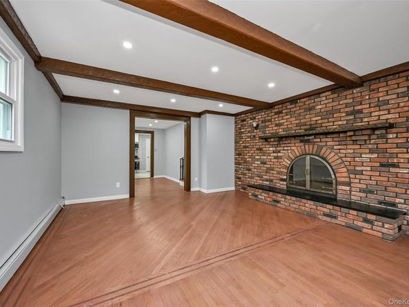 6 Pershing Avenue, Valley Stream NY 11581