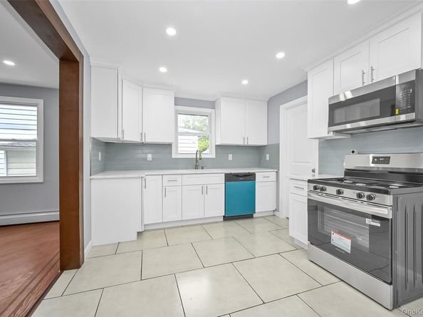 6 Pershing Avenue, Valley Stream NY 11581