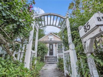 85 Robert Street