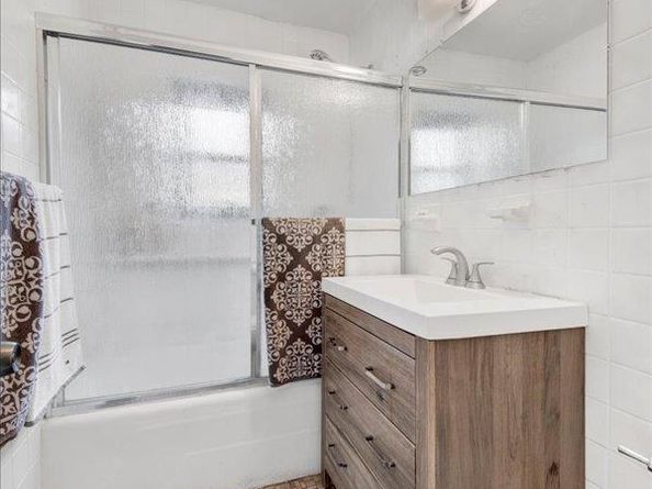 1910 Pelham Parkway S 2B, Bronx NY 10461