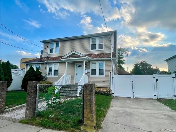 271 Babylon, Freeport NY 11520