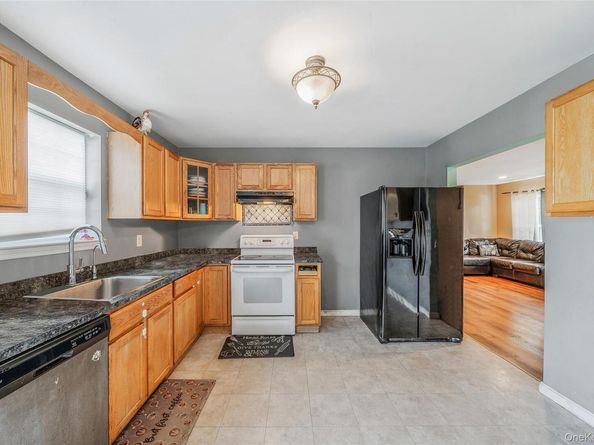 905 Doane Avenue, Bellport NY 11713