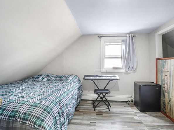15 Koeppel Place, Hempstead NY 11550