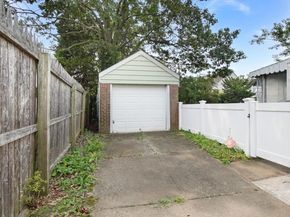 15 Koeppel Place, Hempstead NY 11550