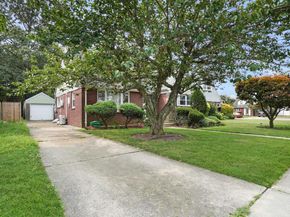 15 Koeppel Place, Hempstead NY 11550