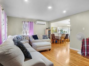 15 Koeppel Place, Hempstead NY 11550