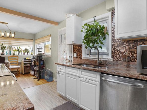 15 Koeppel Place, Hempstead NY 11550