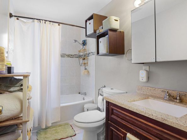 15 Koeppel Place, Hempstead NY 11550