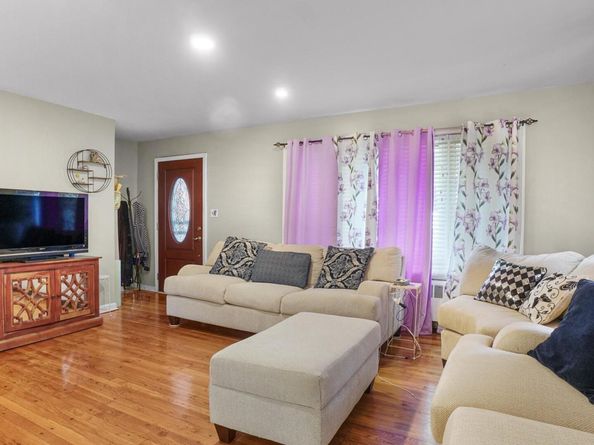 15 Koeppel Place, Hempstead NY 11550