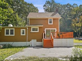 58 Whippoorwill Road E, Armonk NY 10504