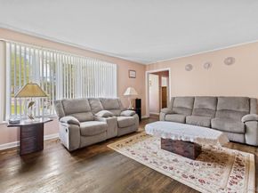 100 Daisy Farms Drive, New Rochelle NY 10804