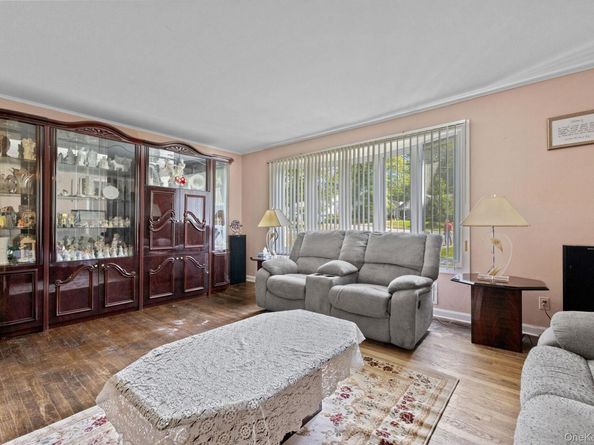 100 Daisy Farms Drive, New Rochelle NY 10804