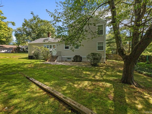 100 Daisy Farms Drive, New Rochelle NY 10804