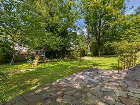 100 Daisy Farms Drive, New Rochelle NY 10804