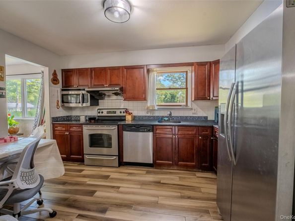 75 Park Avenue, Ronkonkoma NY 11779